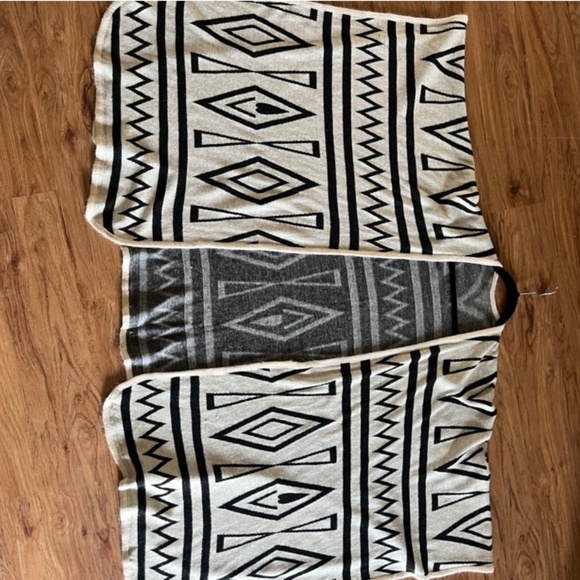 Poncho - Picture 3 of 4